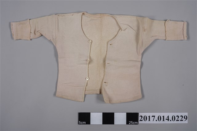 女童白色長袖針織外套 (共2張)