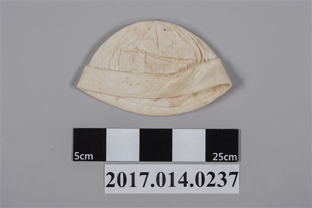 幼兒白色碗帽 (共2張)