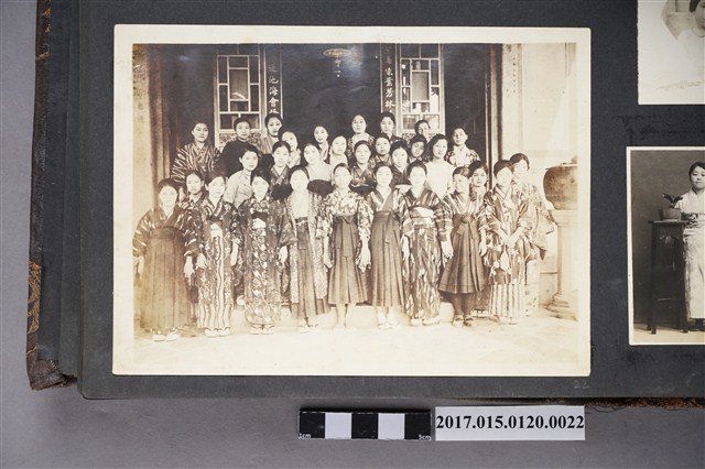 高雄縣阿蓮鄉的龍湖庵學校修業旅行照片 (共2張)