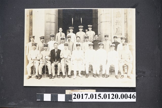 台南州廳前警察合影之照片 (共2張)