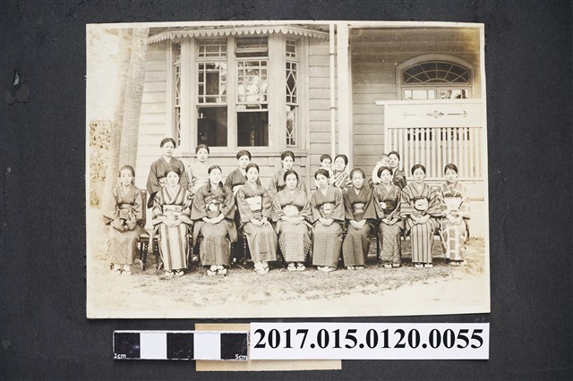 台南州警察眷屬的合影 (共2張)