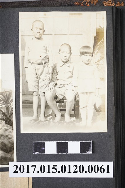 三位兒童之合影 (共2張)