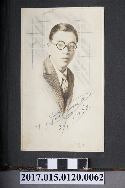 男子的個人沙龍照 (共2張)