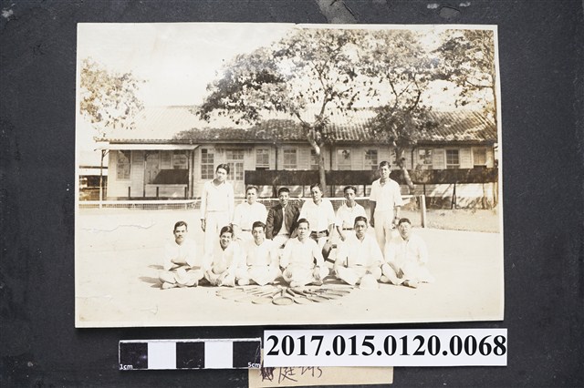 臺南州警部內勤主任田村紋次庭球照 (共2張)