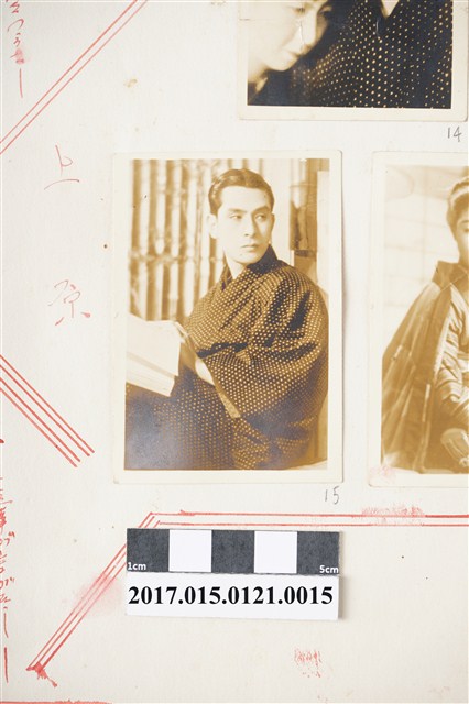 著和服男子坐姿電影劇照 (共3張)