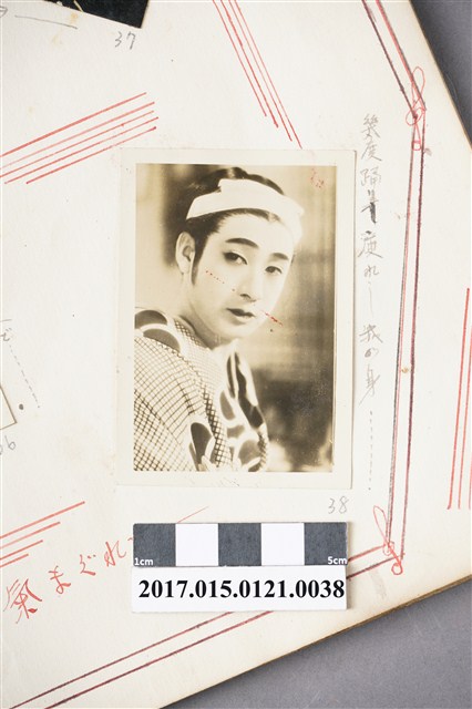 一名演戲人員相片 (共3張)