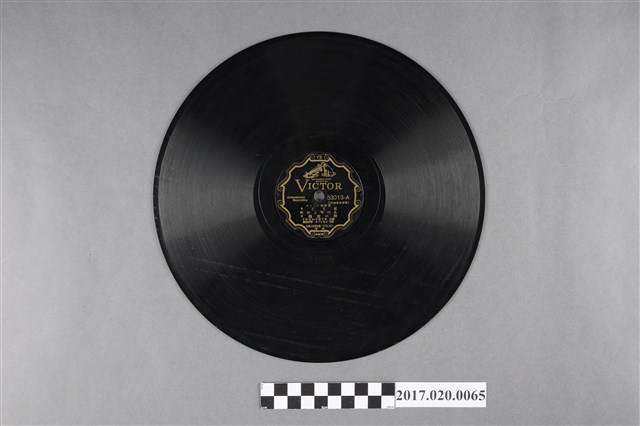 勝利出品編號53013童謠猜謎《麻雀舞、這個市街那個市街、青蛙的夜巡、Q.B.B.、火車火車走、下雨》蟲膠唱片 (共2張)