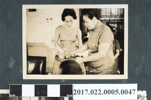 黃靜子結婚奉茶 (共2張)