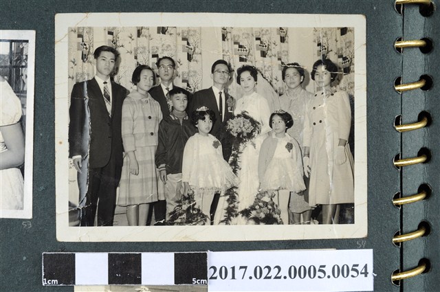 黃靜子結婚女方家族合照 (共2張)