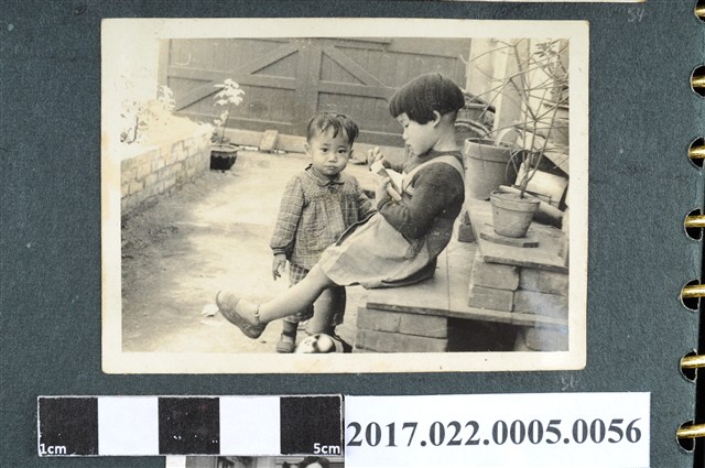 女童與男童照 (共2張)