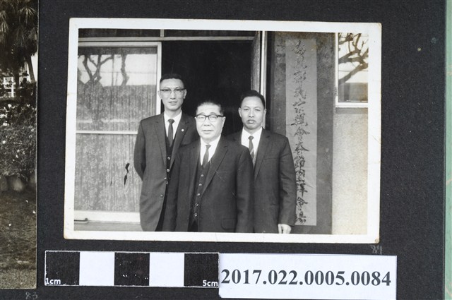 鄭漢與鄭品聰等3人春節團拜 (共2張)