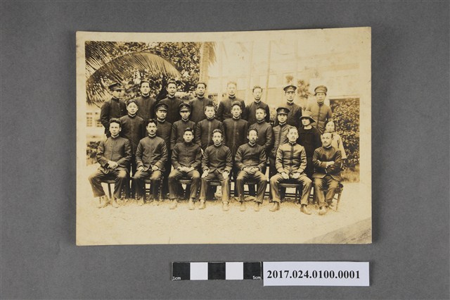 楊昆煌與同仁合照 (共2張)