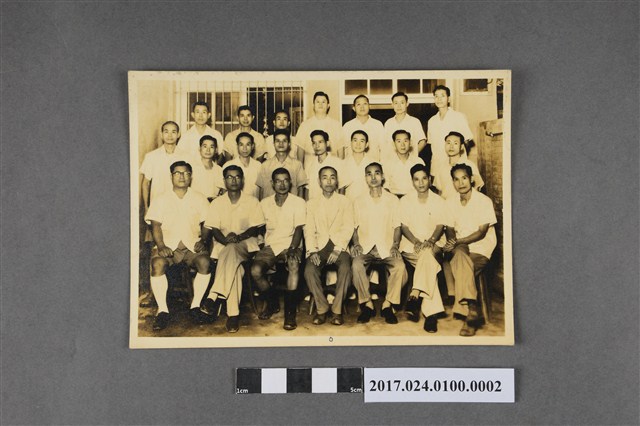 楊昆煌與學生合照 (共2張)