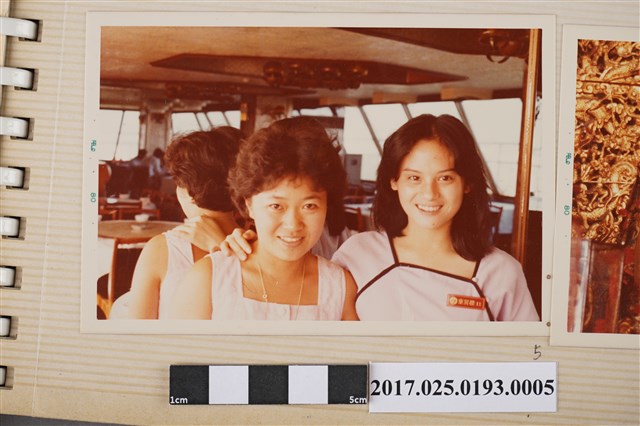 2名女子合照 (共4張)