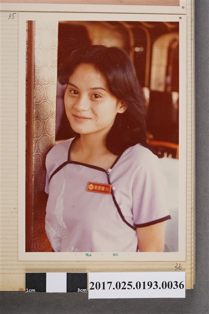 女子獨照 (共4張)