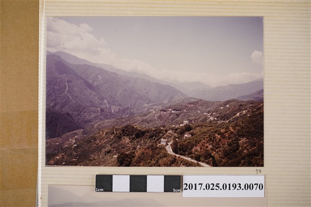 山間村落 (共4張)