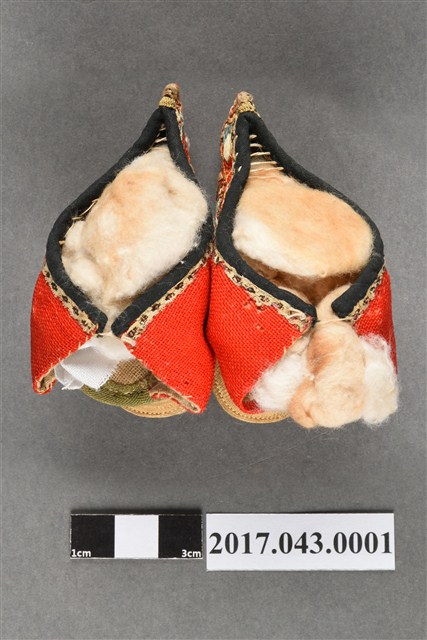 紅色繡花三寸金蓮 (共18張)