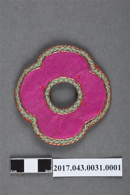 桃紅絲緞花形繡片 (共2張)