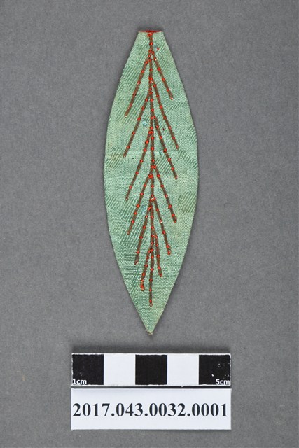 綠絲緞柳葉形繡片 (共2張)