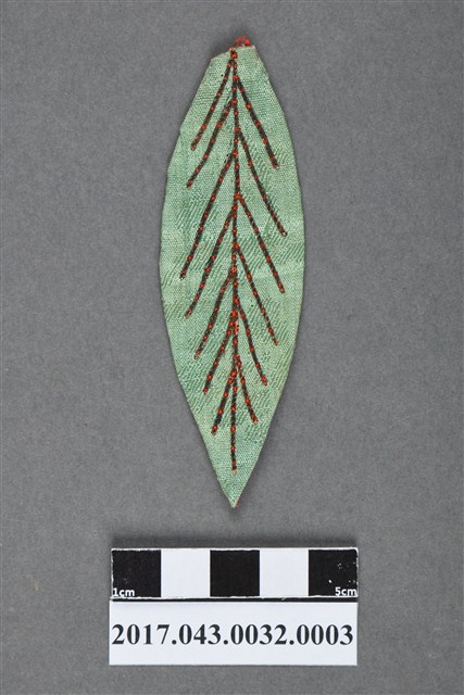 綠絲緞柳葉形繡片 (共2張)