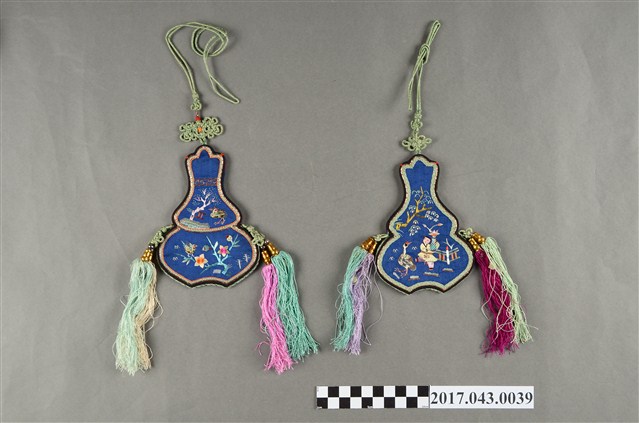 葫蘆形繡花菸絲袋組 (共2張)