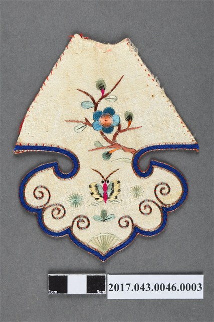 如意雲頭形蝶花紋繡片 (共2張)