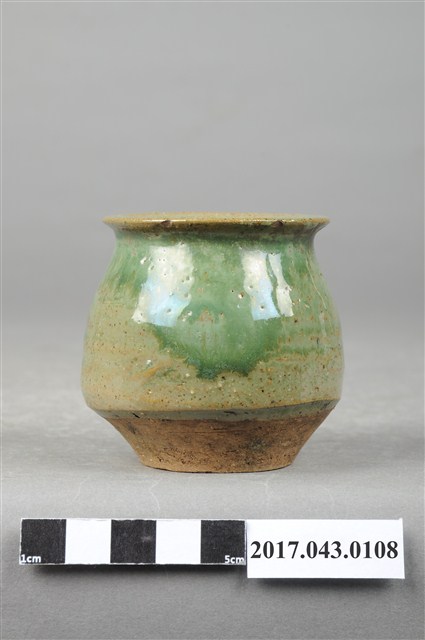 綠釉素面小陶罐 (共5張)