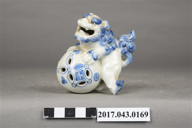 青花鏤空獅戲綵球擺飾 (共9張)