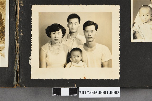 林桂興次女林秀蘭全家與親戚合照 (共2張)