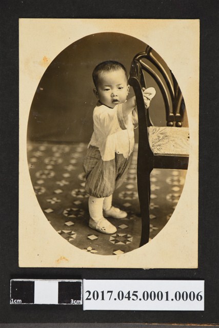 林桂興之弟林桂龍二男林謙仁幼兒獨照 (共2張)