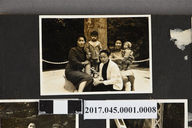 林桂興家族出遊6人合照 (共2張)