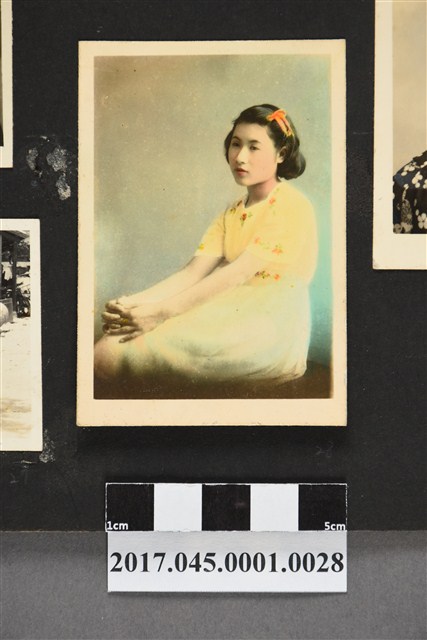 林桂興次女林秀蘭青年時期獨照 (共2張)