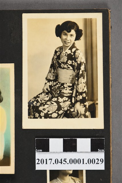 少女獨照 (共2張)