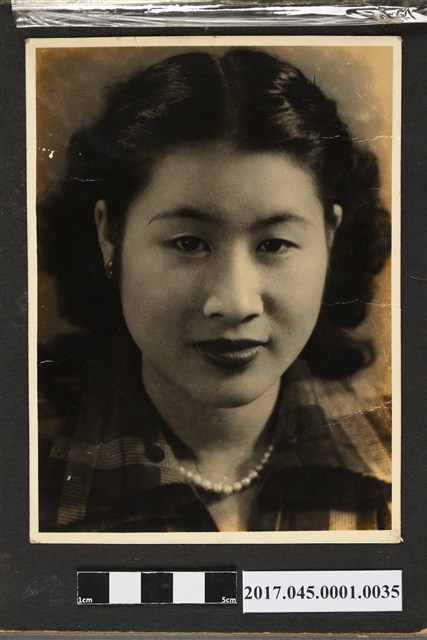 林桂興次女林秀蘭壯年時期獨照 (共2張)