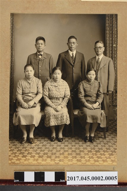 林桂興夫妻與友人6人合照 (共2張)