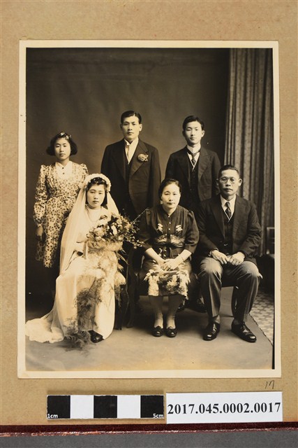 林桂興長子林修文結婚家族照 (共2張)