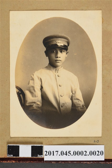 林桂興長子林修文學生時期獨照 (共2張)