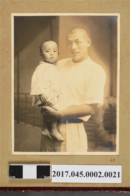 林桂興長子林修文手抱堂弟林謙二合照 (共2張)