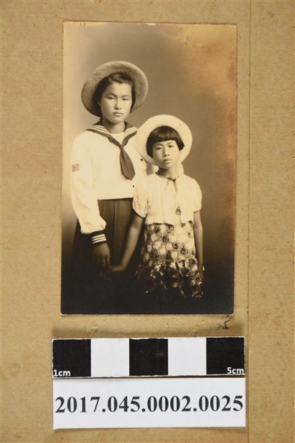 林桂興長女林秀菊、次女林秀蘭合照 (共2張)