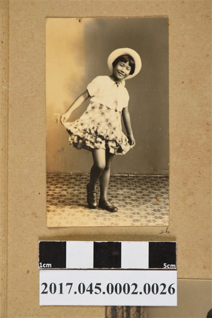 林桂興次女林秀蘭獨照 (共2張)