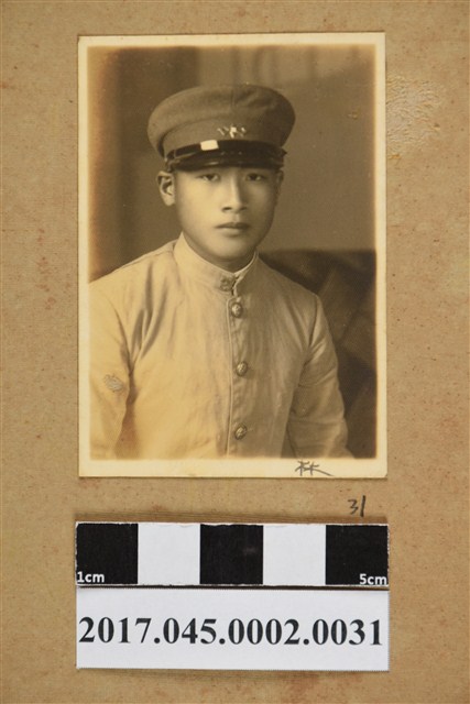 林桂興長子林修文學生時期獨照 (共2張)