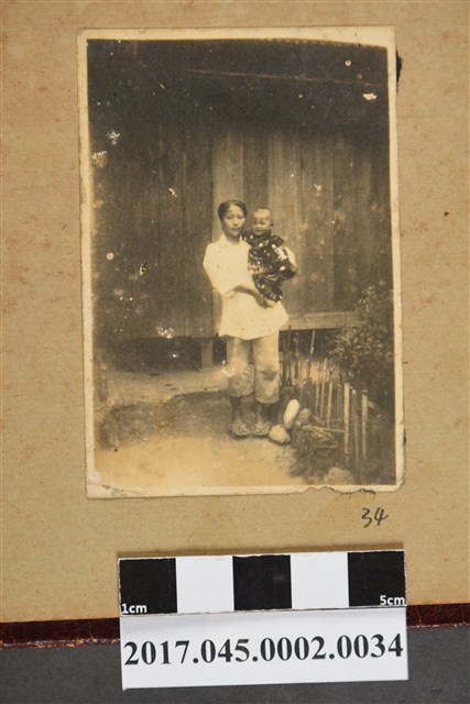 林桂興妻李金釵手抱長子林修文合照 (共2張)