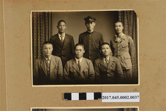 林桂興和友人6人合照 (共2張)