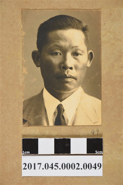 林桂興壯年時期獨照 (共2張)