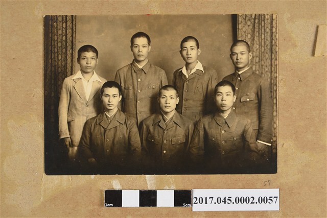 林桂興長子林修文和花蓮志願兵7人合照 (共2張)