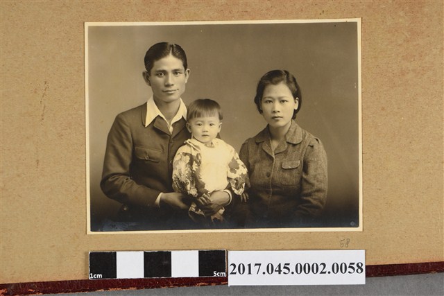 林桂興妻李金釵養女阿玉全家福 (共2張)