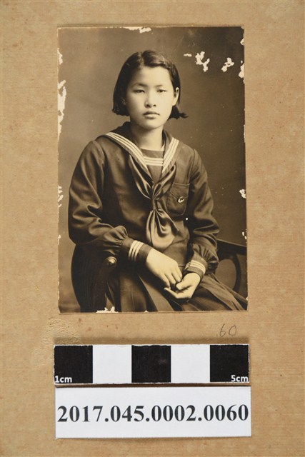 林桂興長女林秀菊學生時期獨照 (共2張)