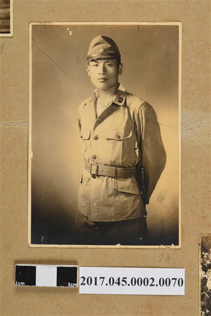 林桂興長子林修文青年時期獨照 (共2張)