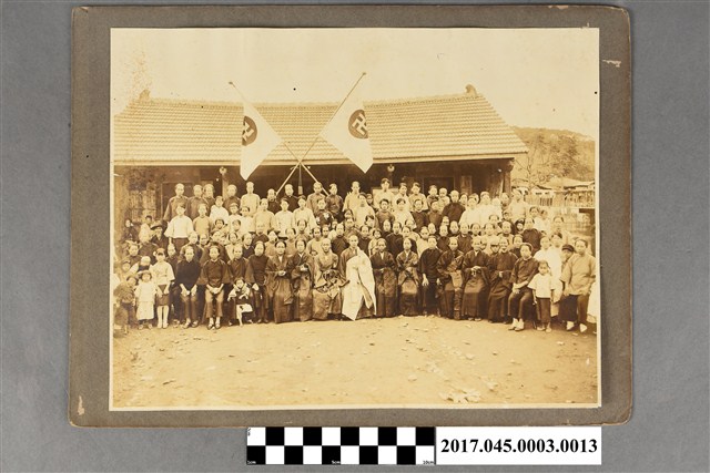 佛寺前眾人大合照 (共2張)