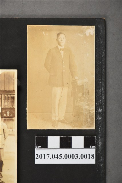 林桂興青年時期獨照 (共2張)